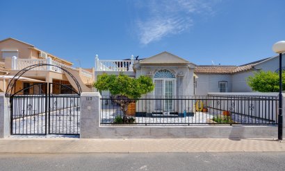 Adosado - Segunda mano -
            Torrevieja - AM-01919