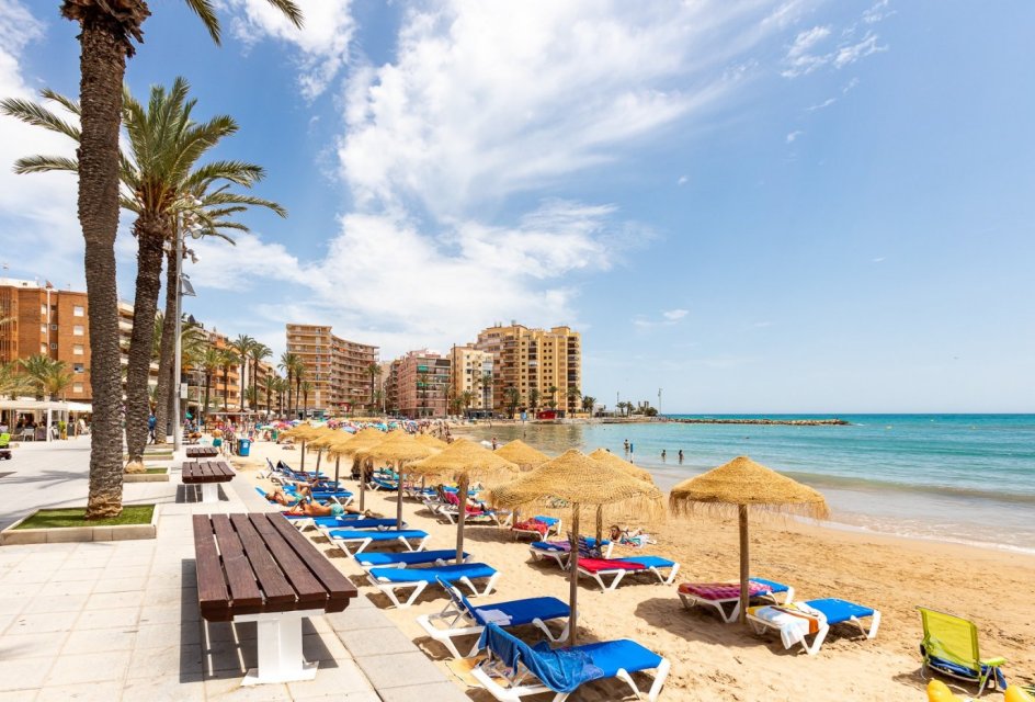 Alquiler a largo plazo - Ático -
Torrevieja - Playa del Cura