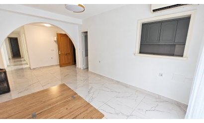 Apartamento - Återförsäljning - Torrevieja -
                Acequion