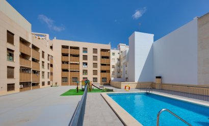 Apartamento - Segunda mano - Torrevieja - Estacion de autobuses