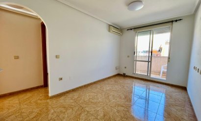 - APARTMENT - Resale - Torrevieja Centro - Torrevieja