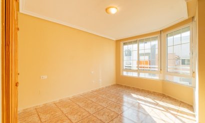 Apartment - Resale - Torrevieja -
                Centro