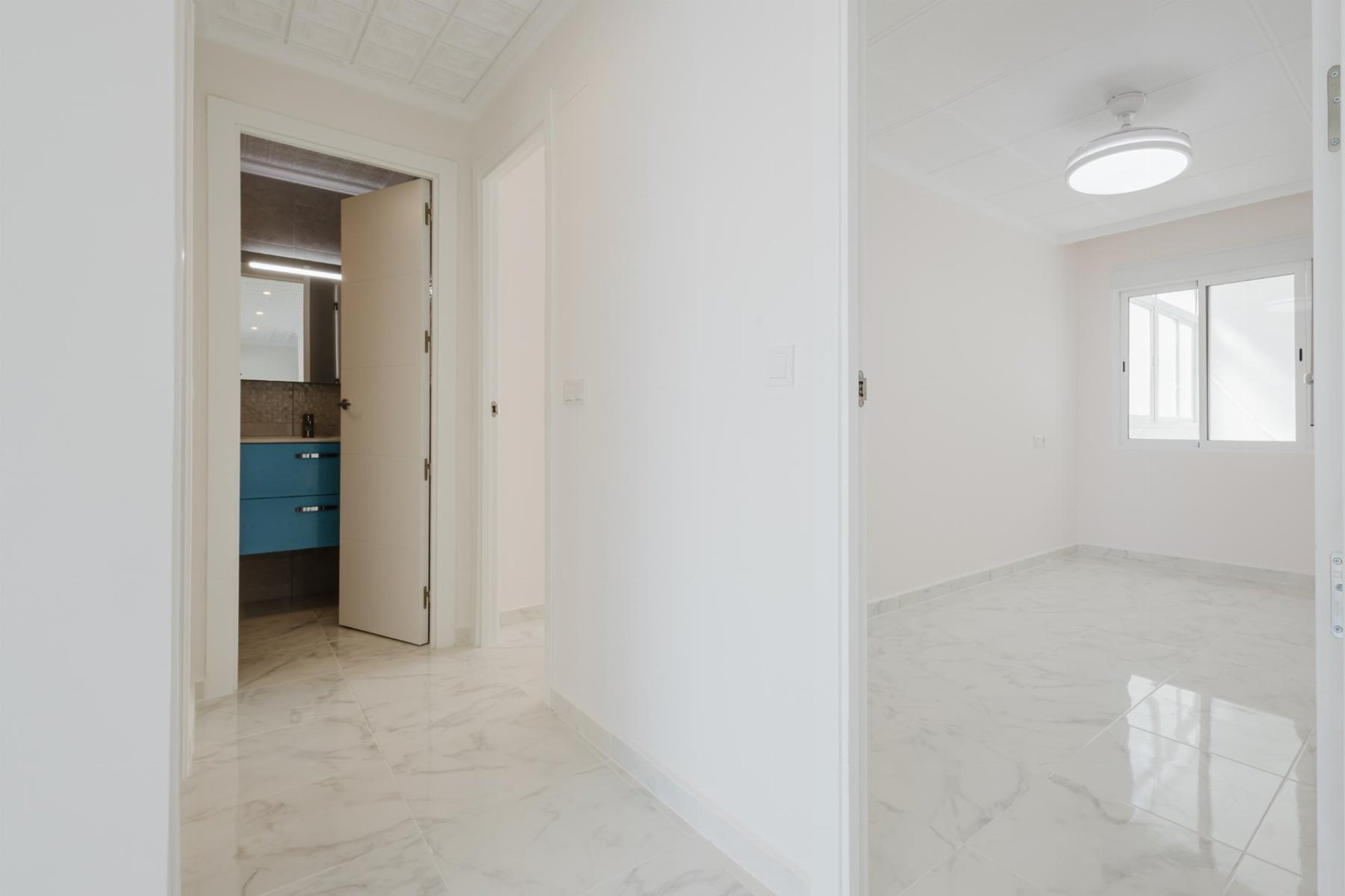 Återförsäljning - Apartamento -
Torrevieja - Playa de La Acequion