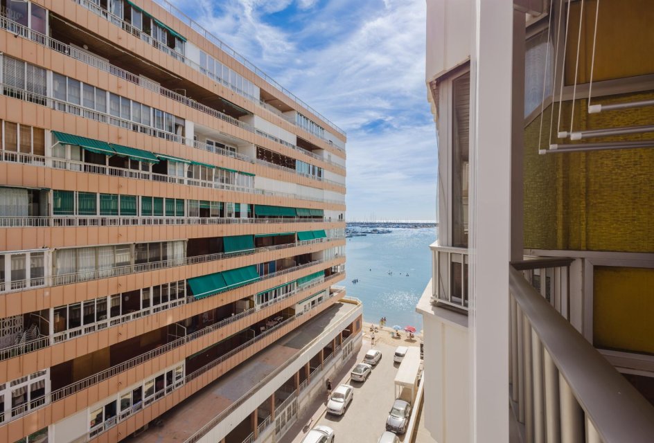 Återförsäljning - Apartamento -
Torrevieja - Playa del Acequión