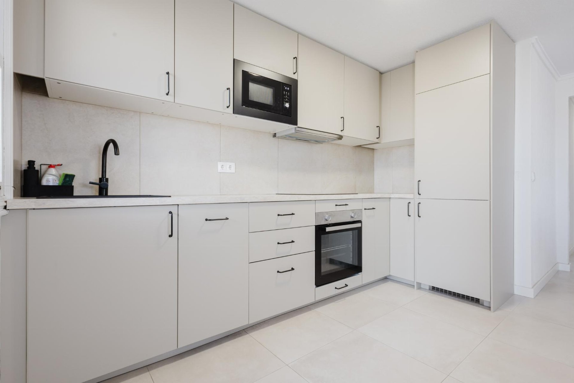 Återförsäljning - Apartamento -
Torrevieja - Playa del Acequión