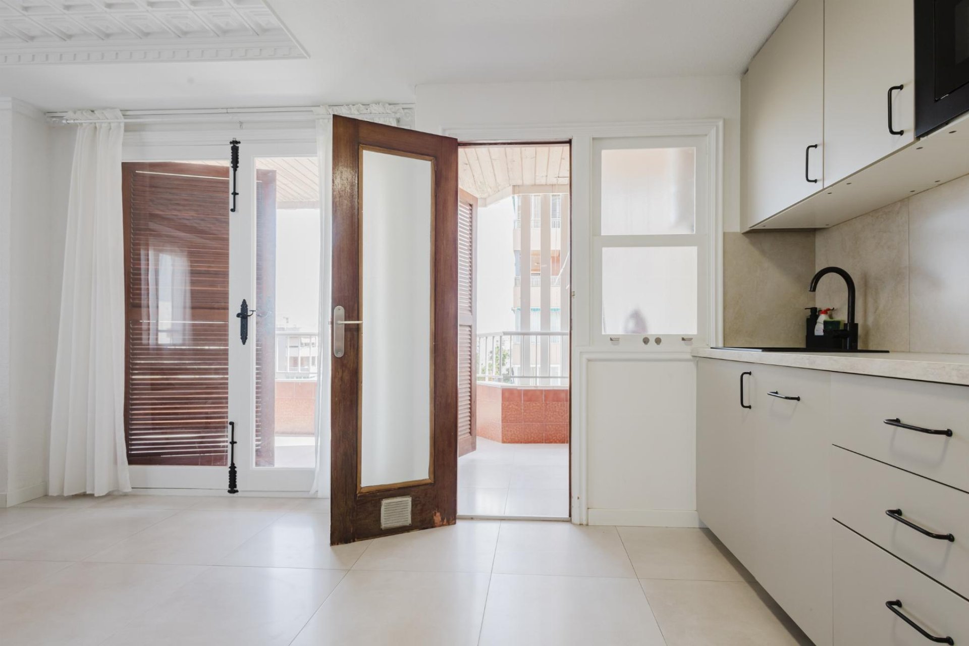 Återförsäljning - Apartamento -
Torrevieja - Playa del Acequión