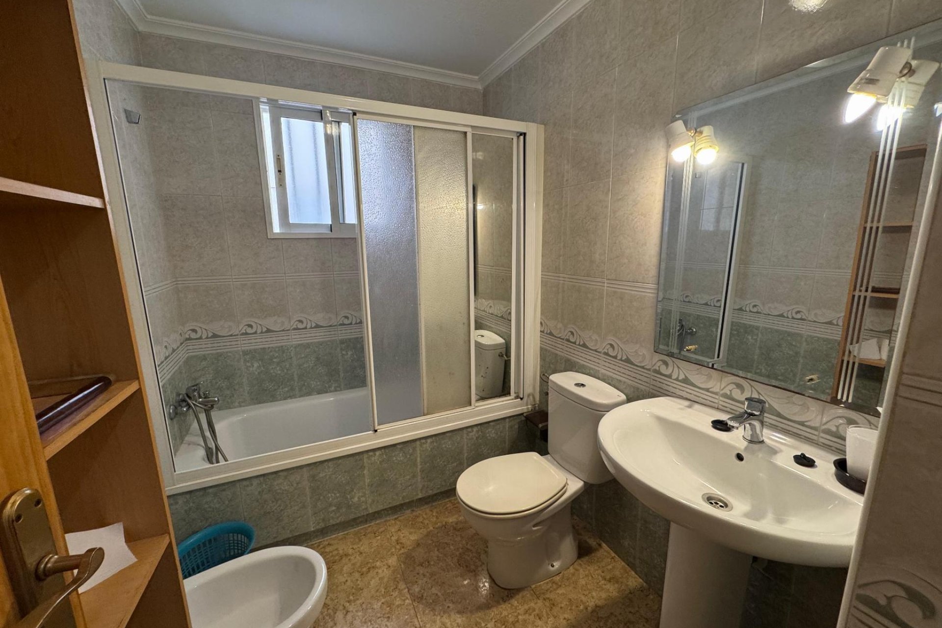 Återförsäljning - Apartamento -
Torrevieja - Playa del Acequión