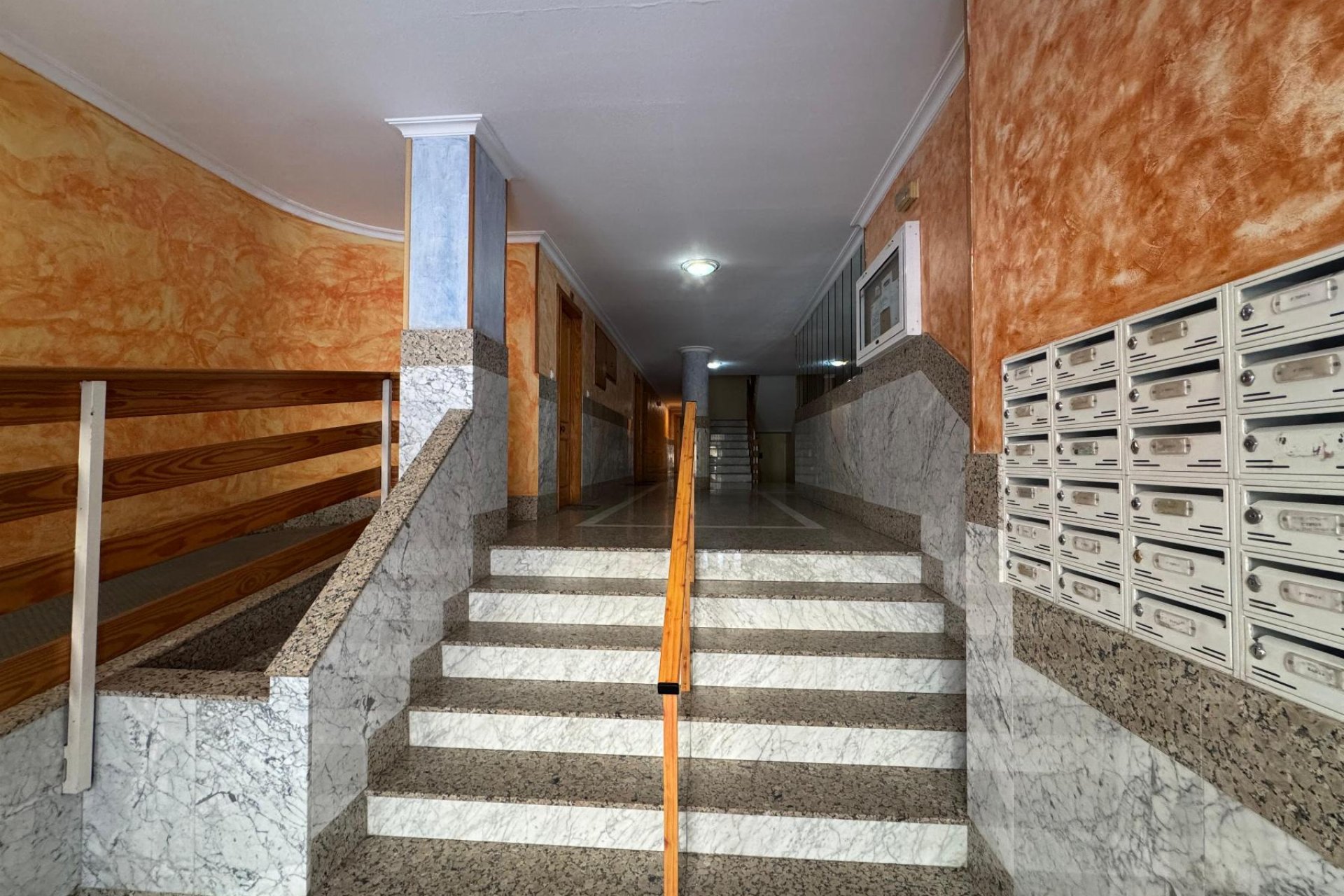 Återförsäljning - Apartamento -
Torrevieja - Playa del Acequión