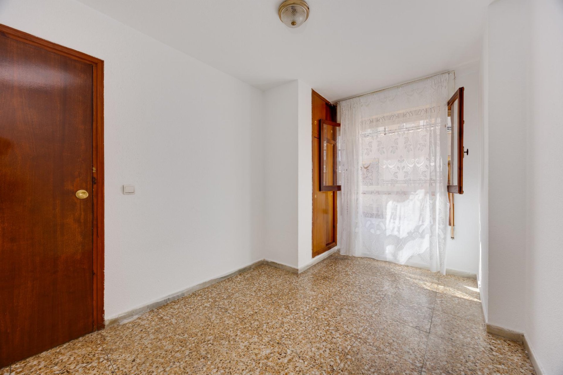 Återförsäljning - Apartamento -
Torrevieja - Playa del Acequión