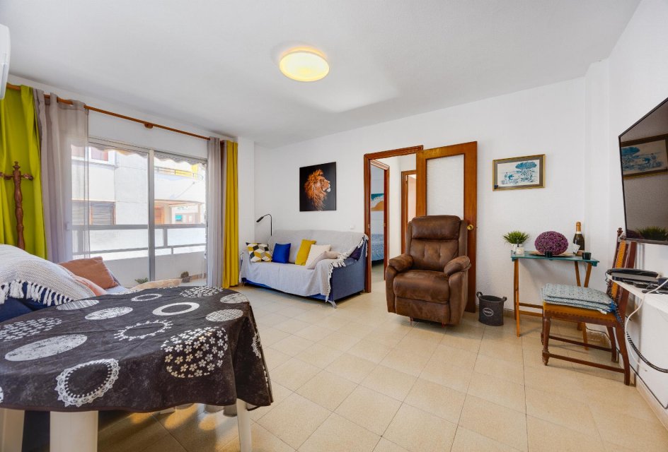 Återförsäljning - Apartamento -
Torrevieja - Playa del Acequión