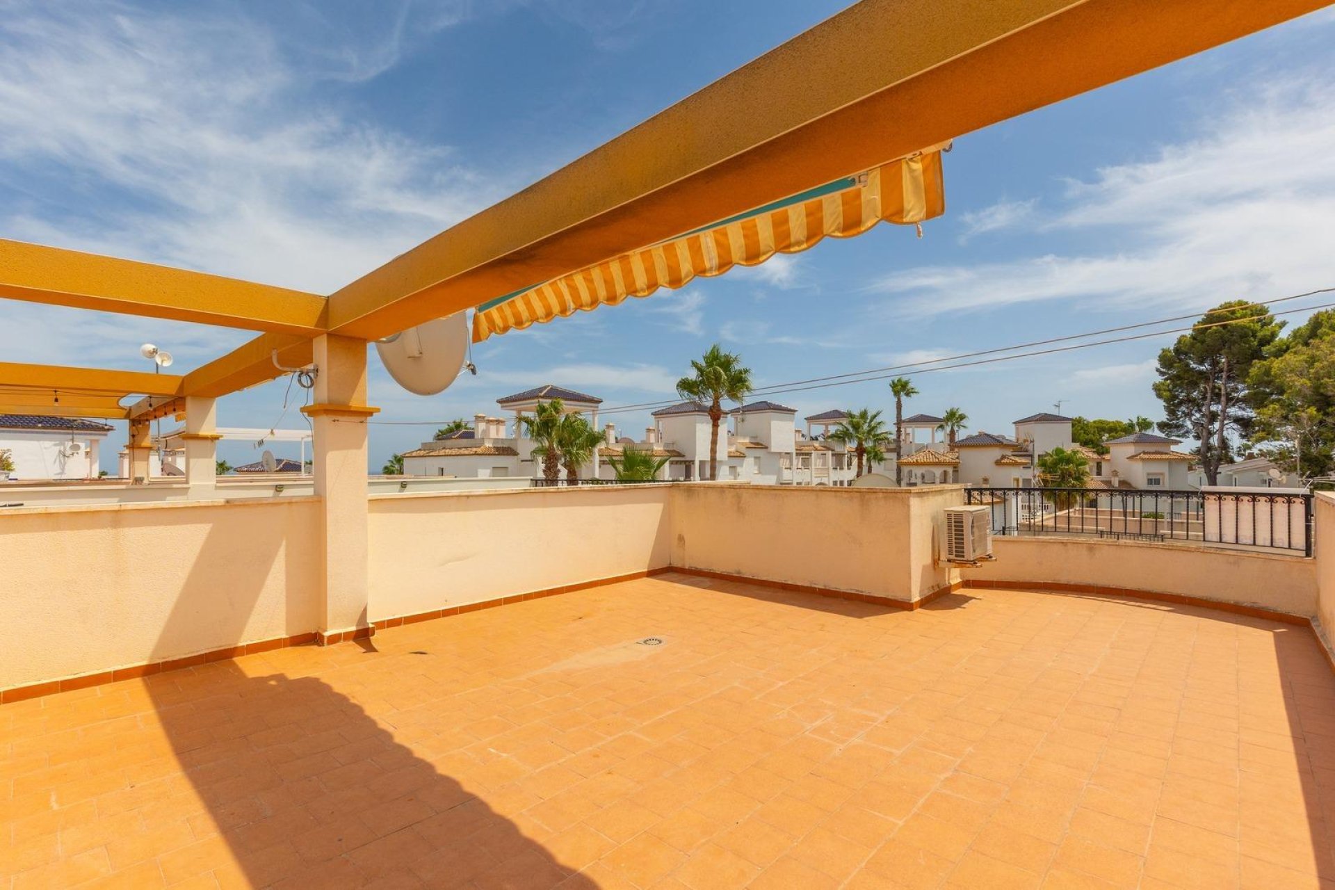 Återförsäljning - Buhardilla -
Orihuela Costa - Villamartín
