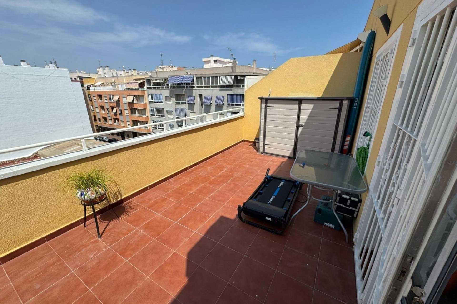 Återförsäljning - Buhardilla -
Torrevieja - Estacion de autobuses