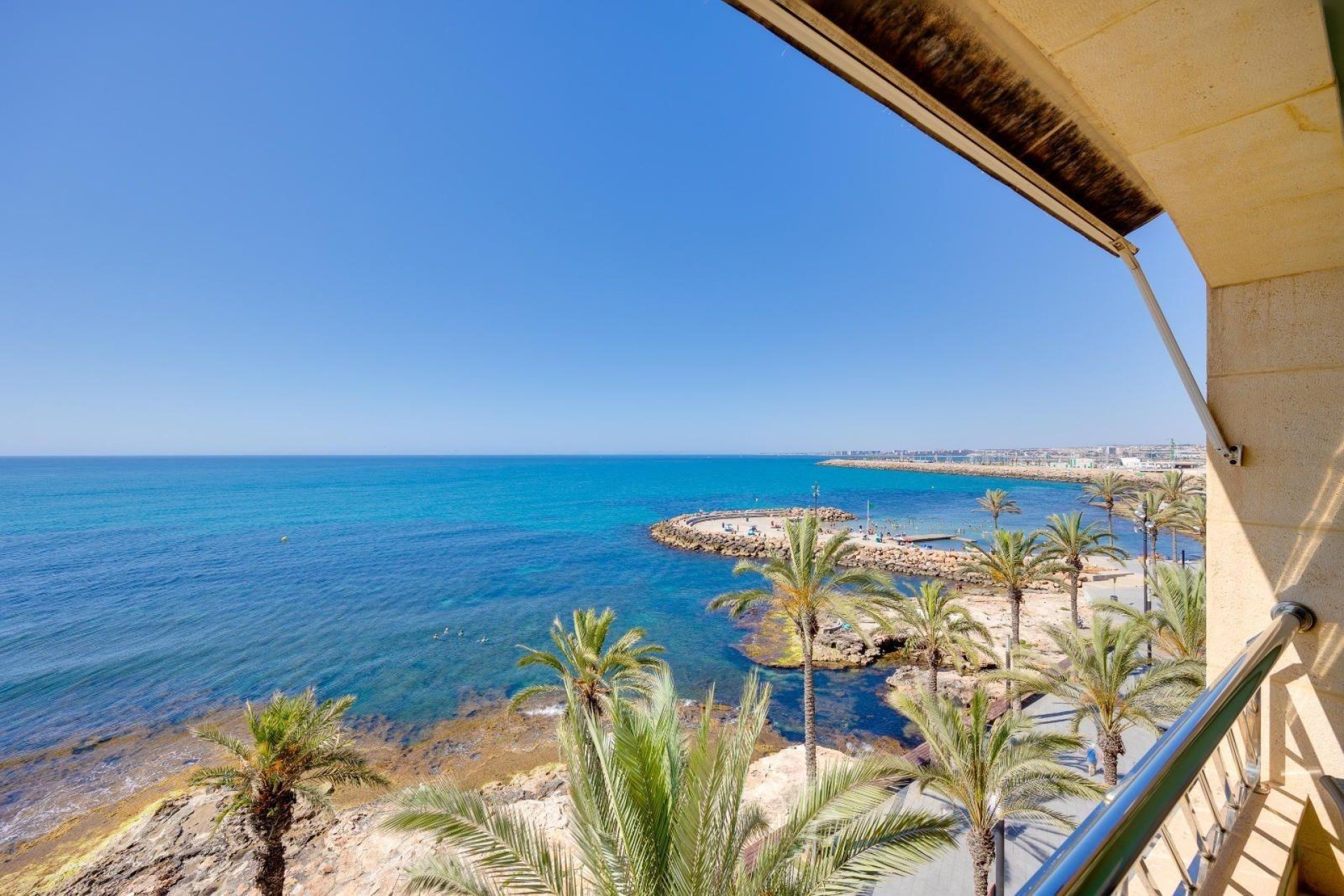 Återförsäljning - Buhardilla -
Torrevieja - Estacion de autobuses