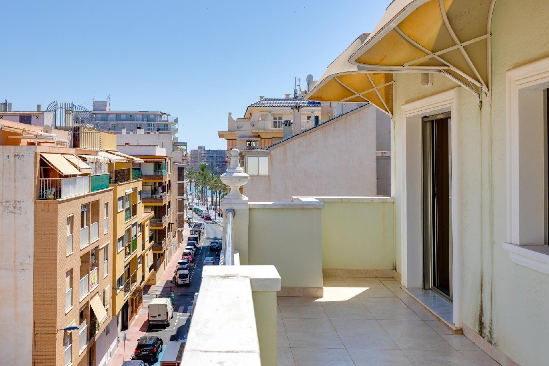 Återförsäljning - Buhardilla -
Torrevieja - Estacion de autobuses