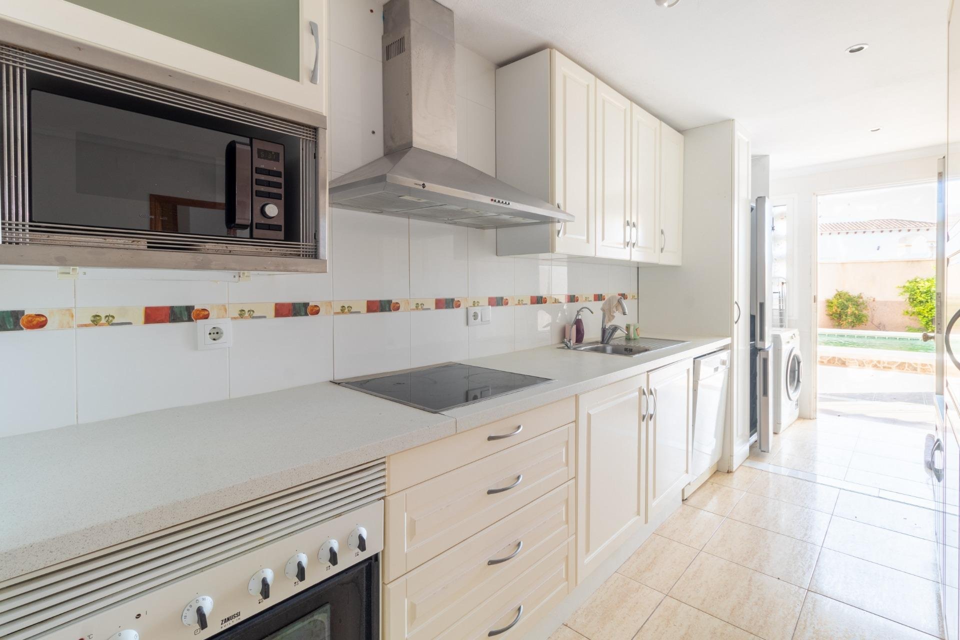 Återförsäljning - Bungalow -
Orihuela Costa - Punta Prima