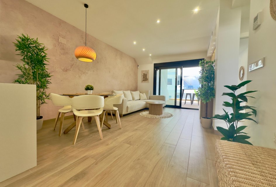 Återförsäljning - Bungalow -
Torrevieja - Los balcones