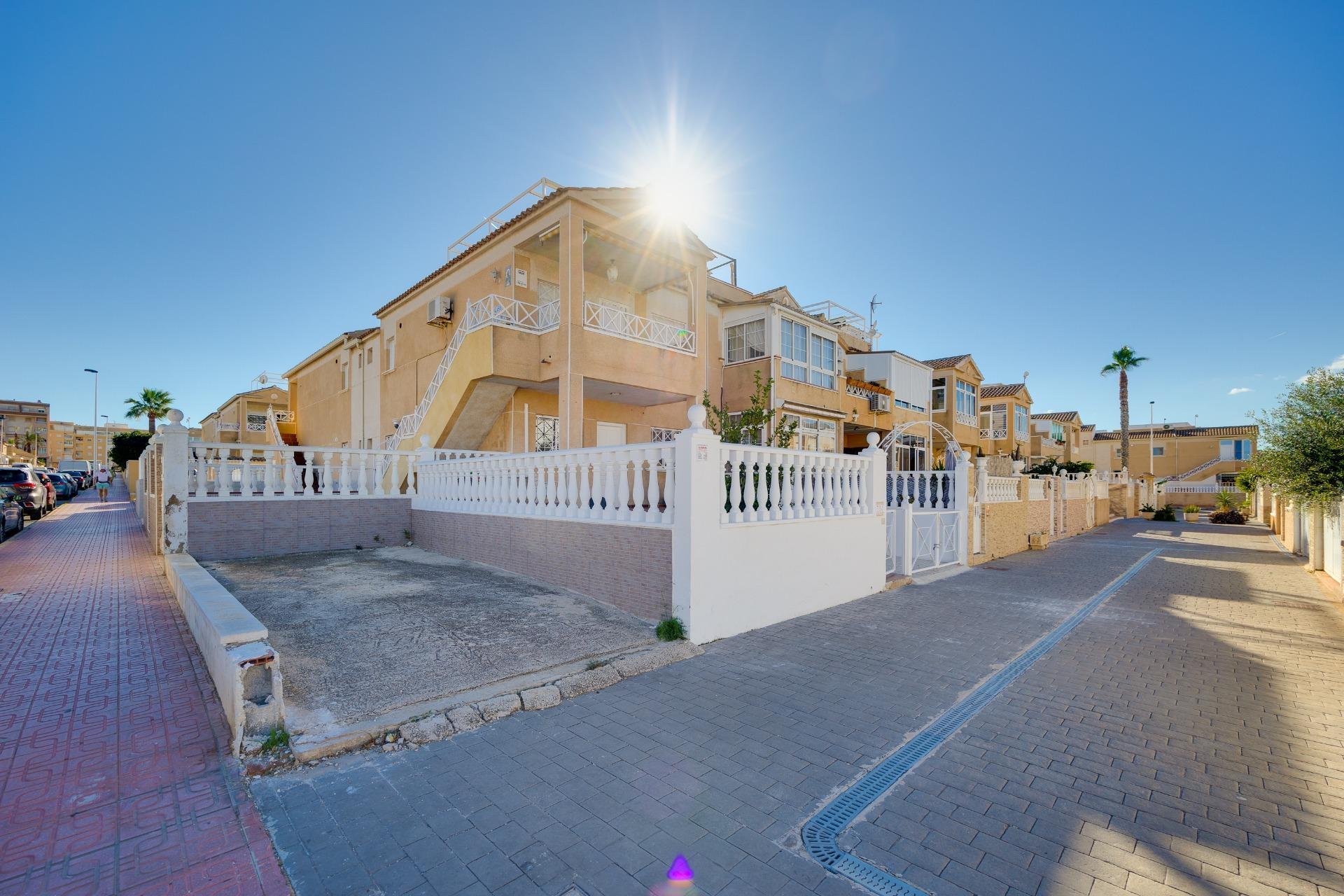 Återförsäljning - Bungalow -
Torrevieja - Parque Acuático - Sector 25