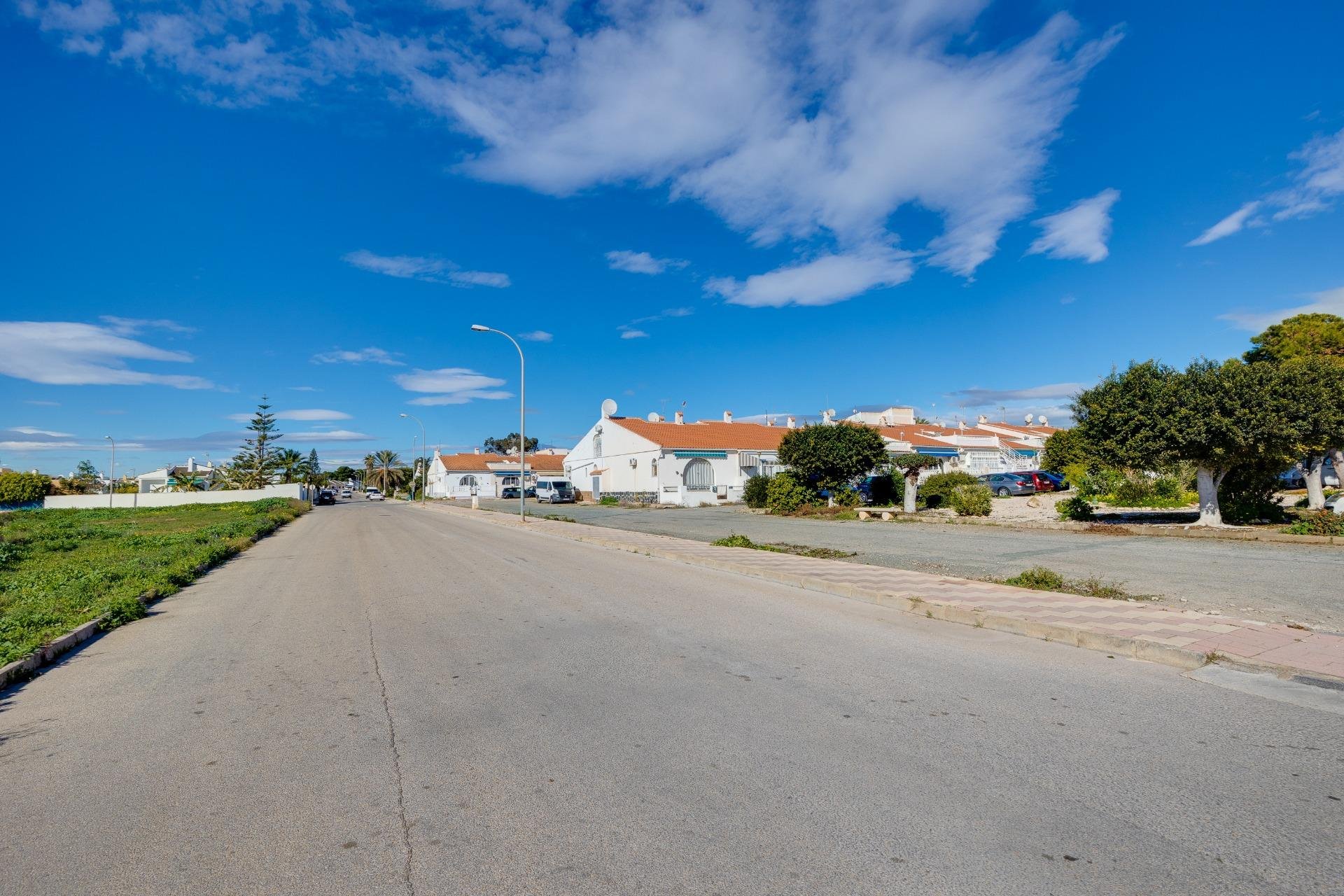 Återförsäljning - Bungalow -
Torrevieja - San luis