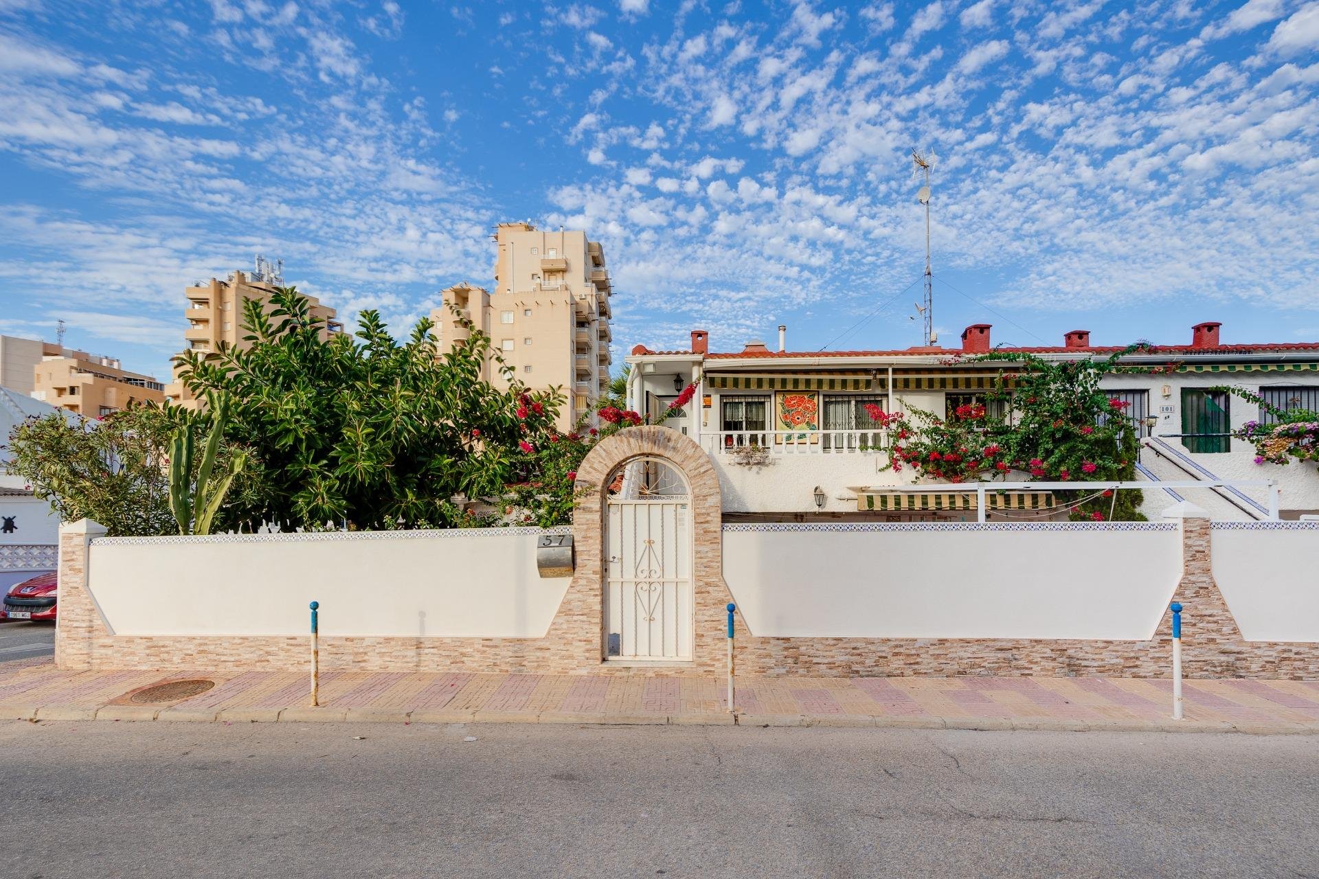 Återförsäljning - Bungalow -
Torrevieja - Torre la mata