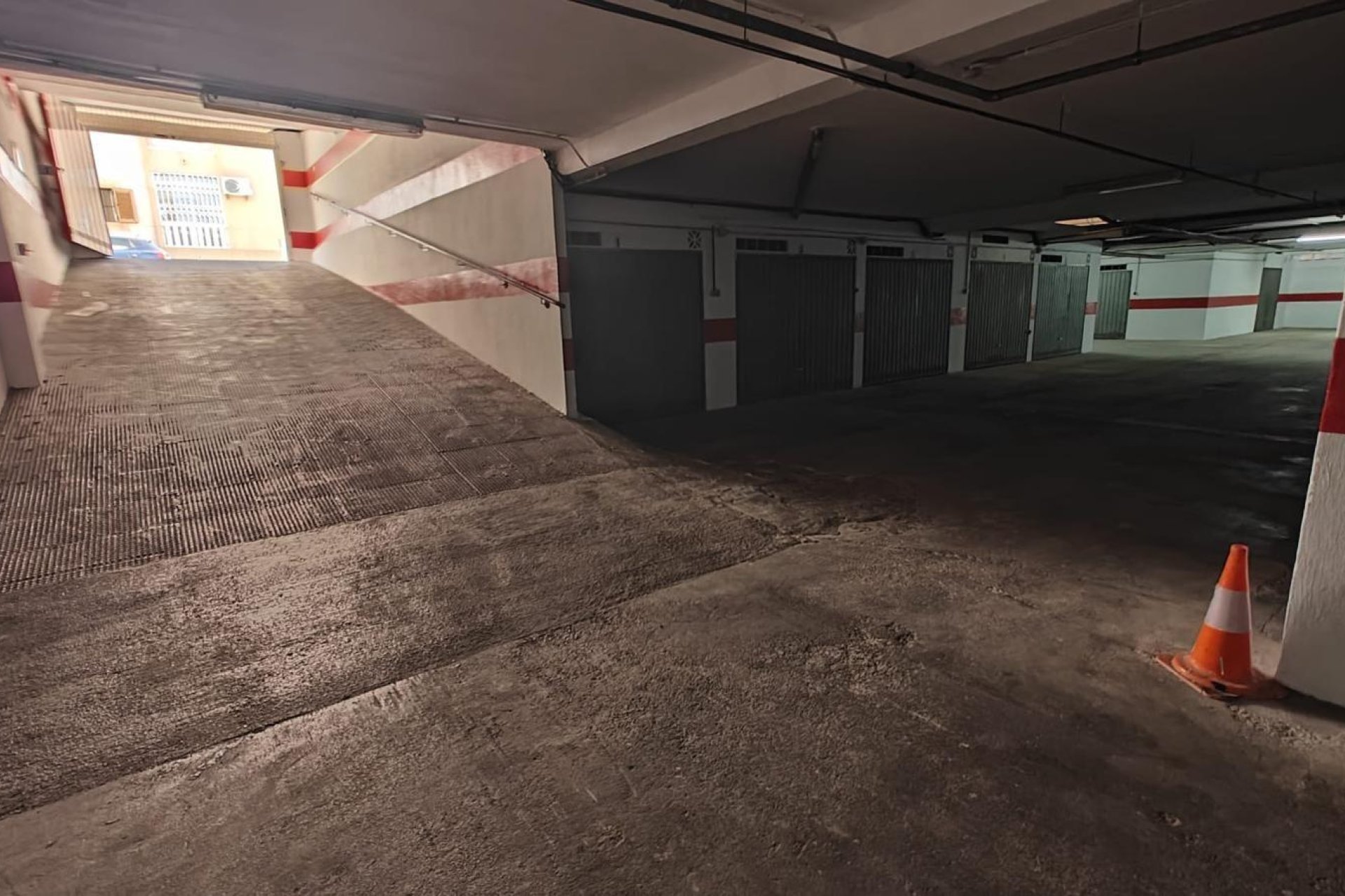 Återförsäljning - Garage -
Torrevieja - Acequion