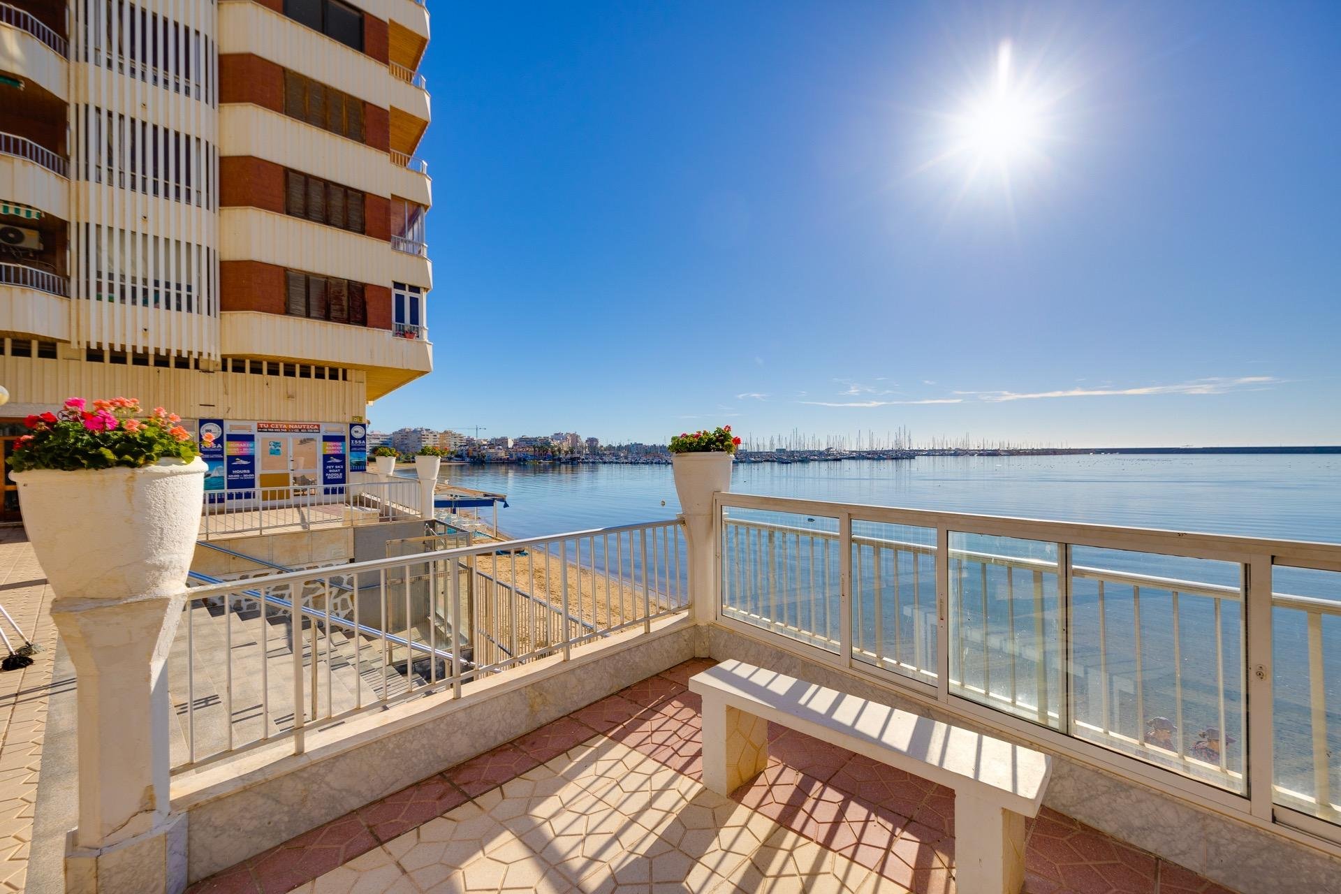 Återförsäljning - Lägenhet -
Torrevieja - Acequion