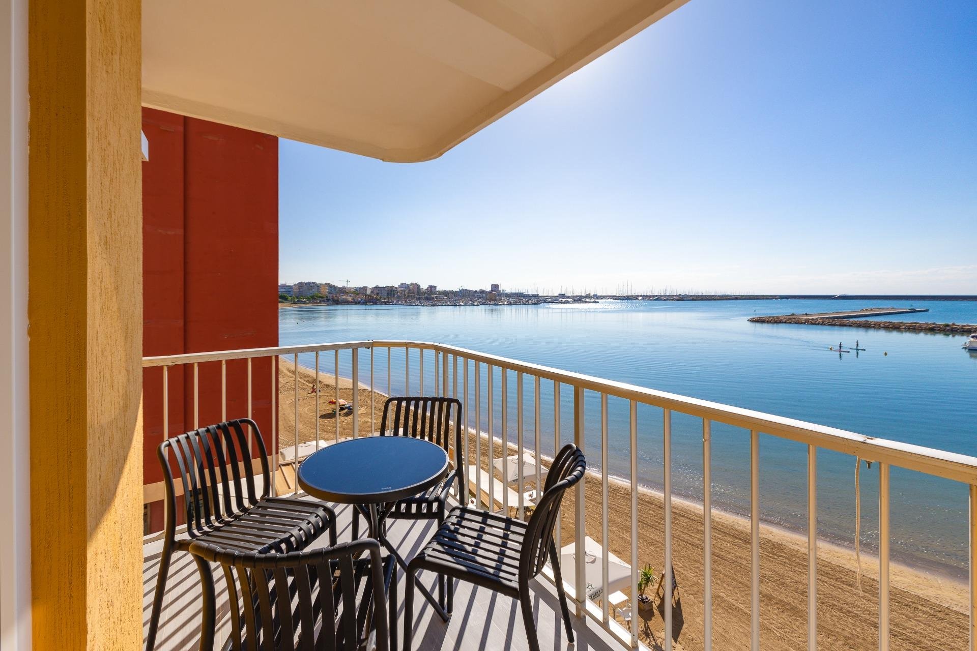 Återförsäljning - Lägenhet -
Torrevieja - Acequion