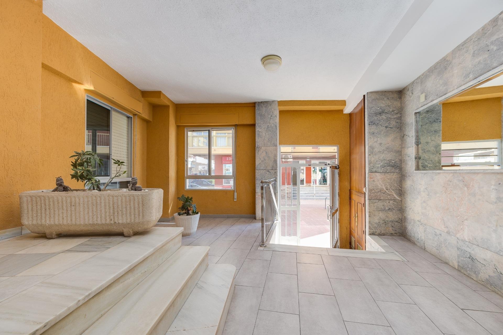 Återförsäljning - Lägenhet -
Torrevieja - Acequion
