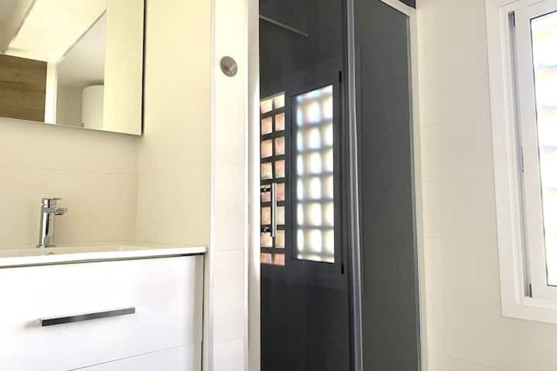 Återförsäljning - Lägenhet -
Torrevieja - torrevieja