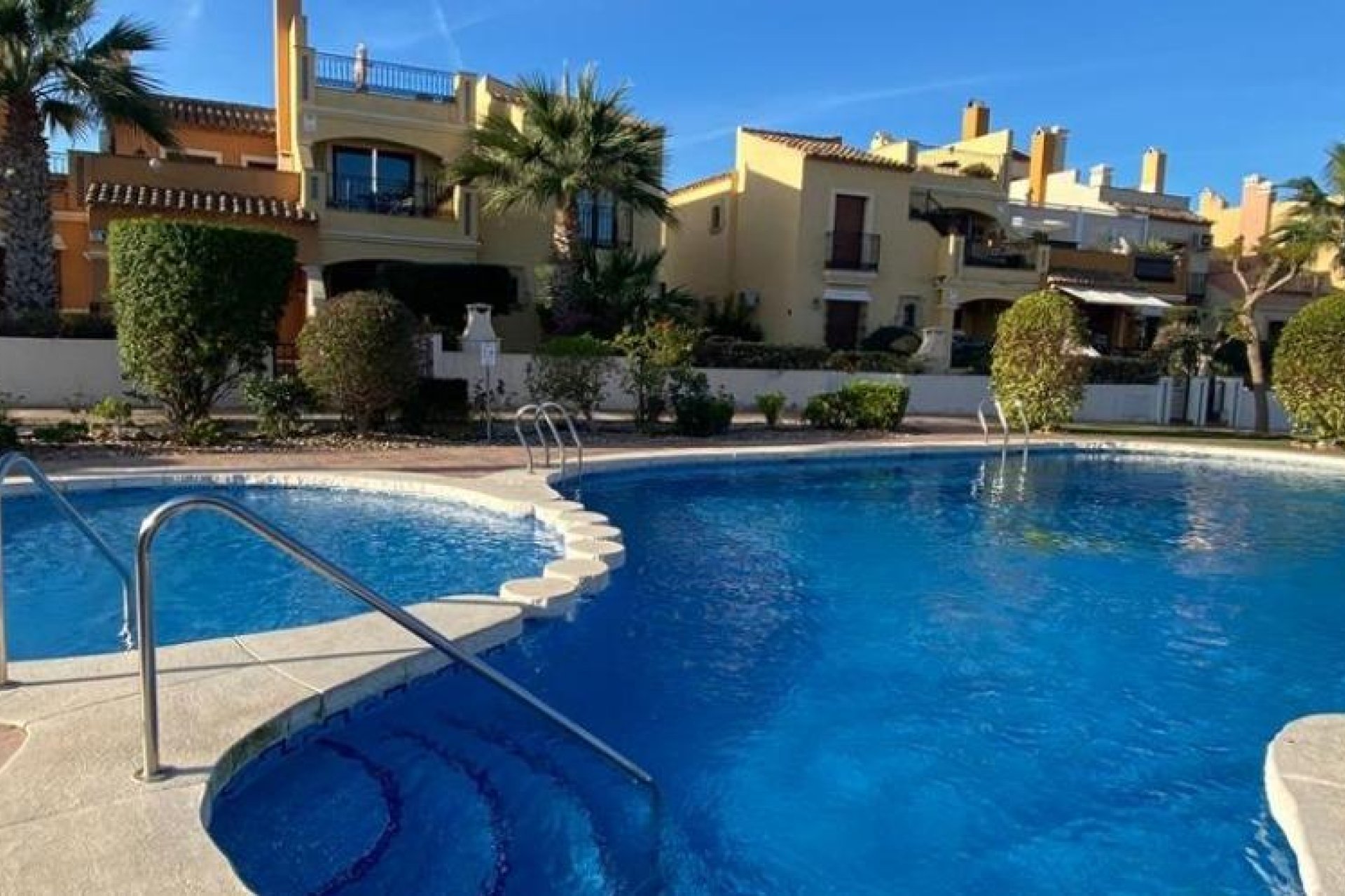 Återförsäljning - Radhus -
Algorfa - La finca