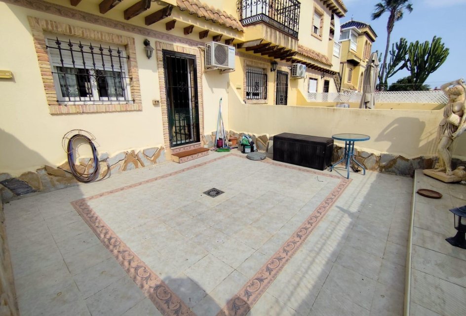Återförsäljning - Radhus -
Orihuela Costa - La Florida