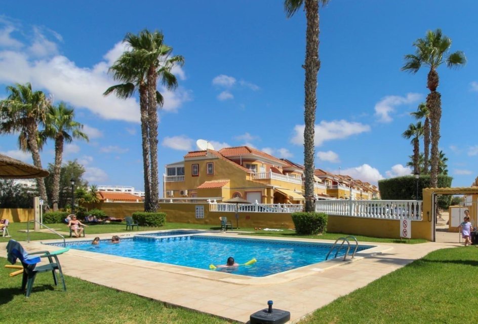 Återförsäljning - Radhus -
Orihuela Costa - La Regia
