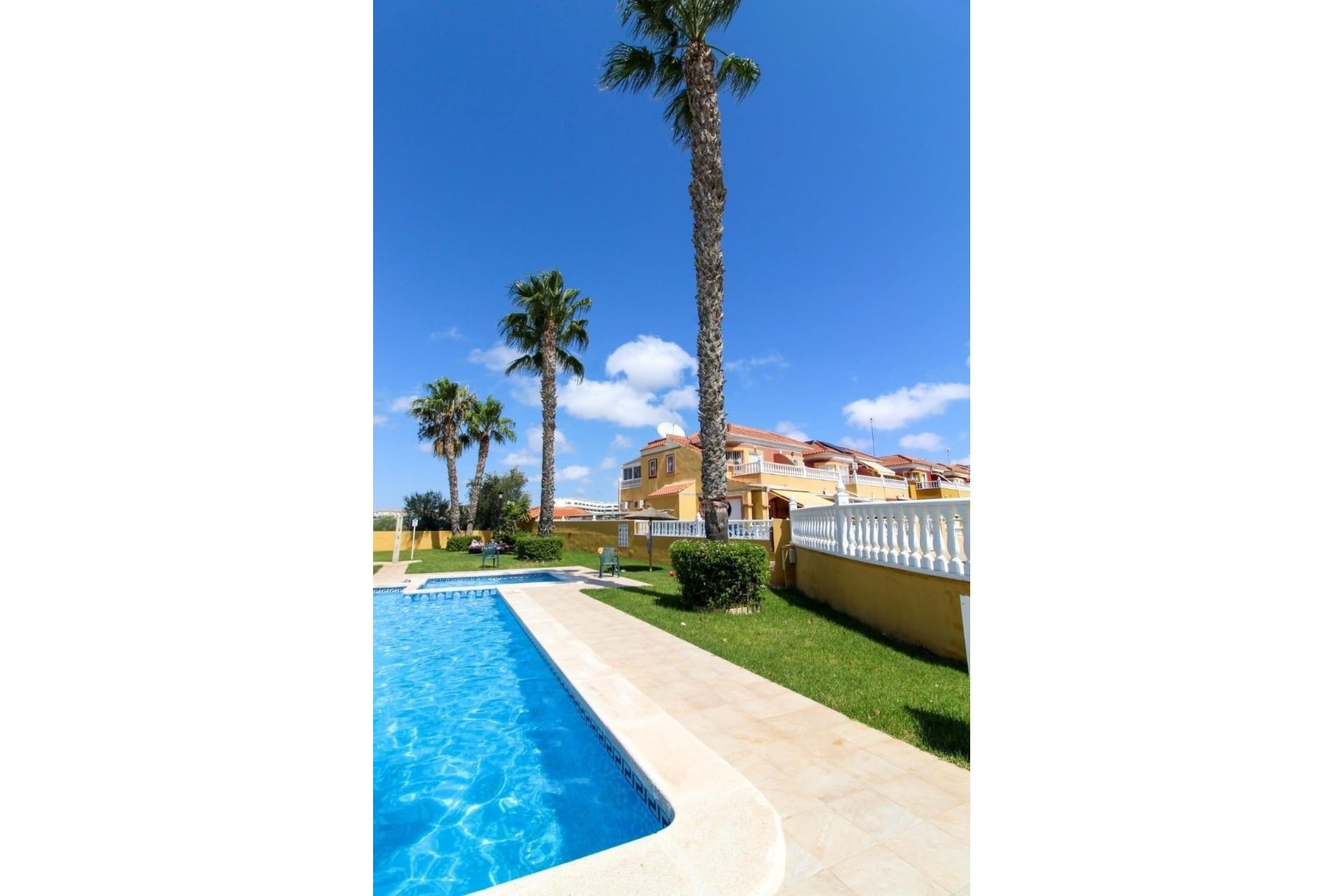 Återförsäljning - Radhus -
Orihuela Costa - La Regia