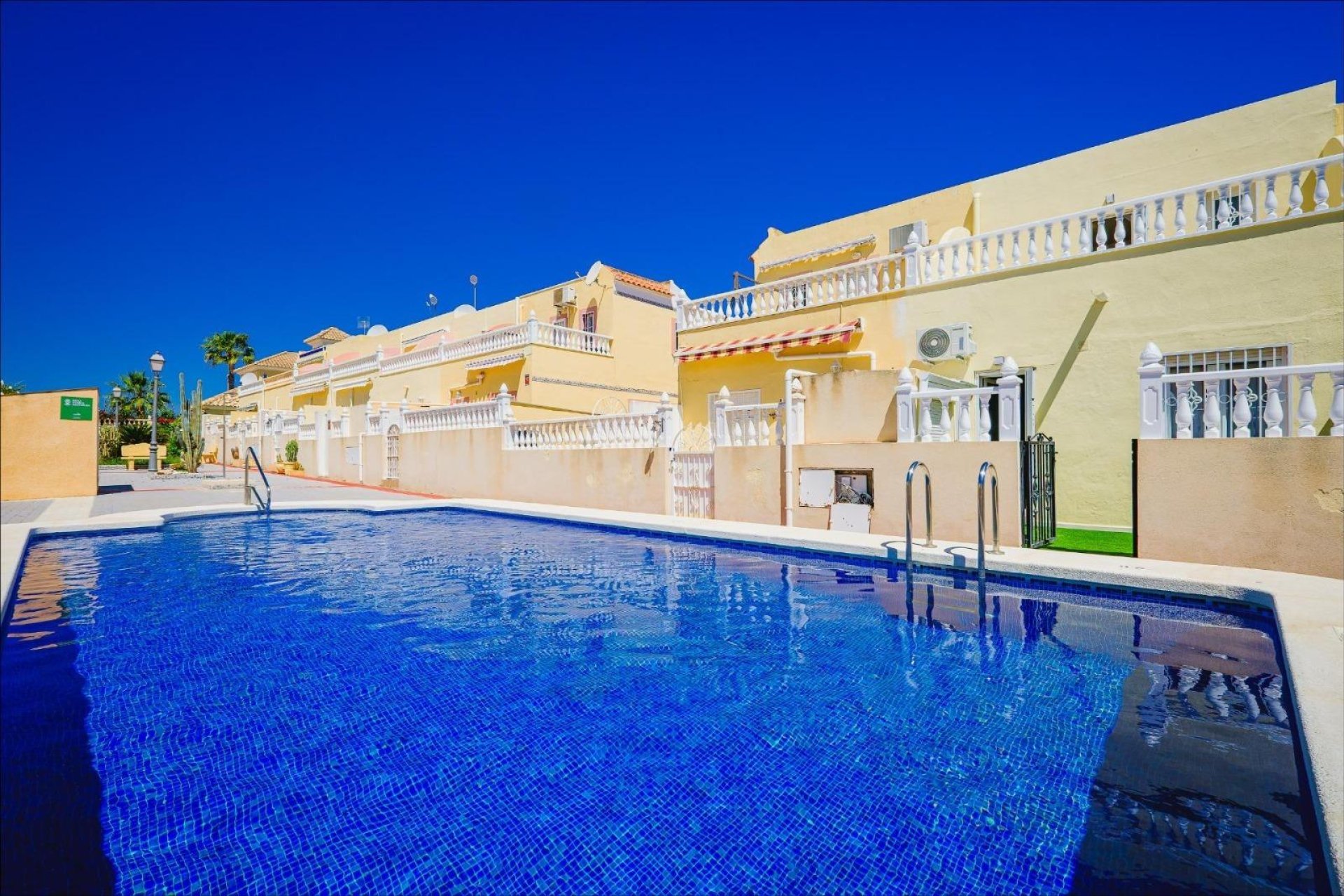 Återförsäljning - Radhus -
Orihuela Costa - Las Filipinas