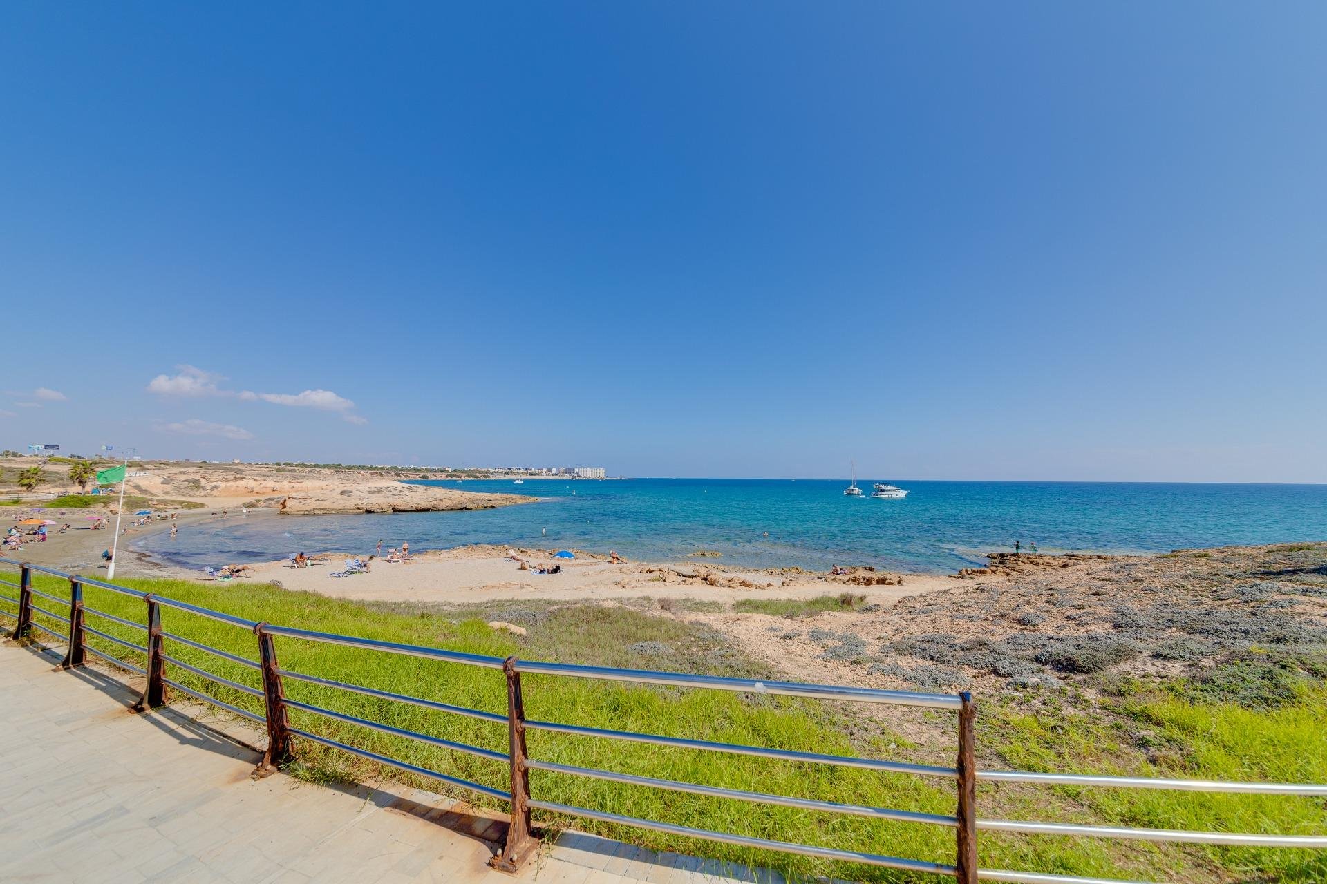 Återförsäljning - Radhus -
Orihuela Costa - Playa Flamenca