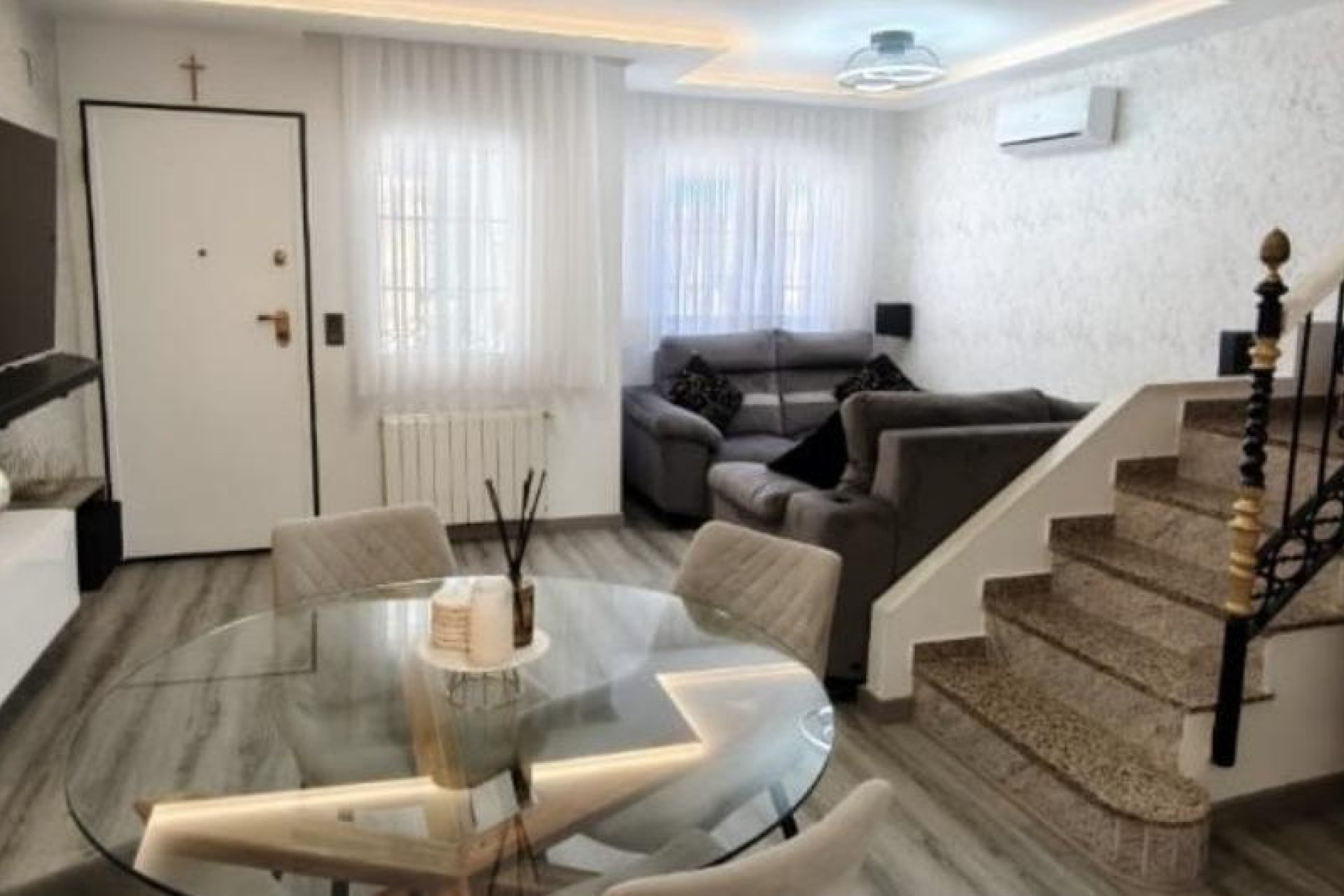 Återförsäljning - Radhus -
Orihuela Costa - Villamartín