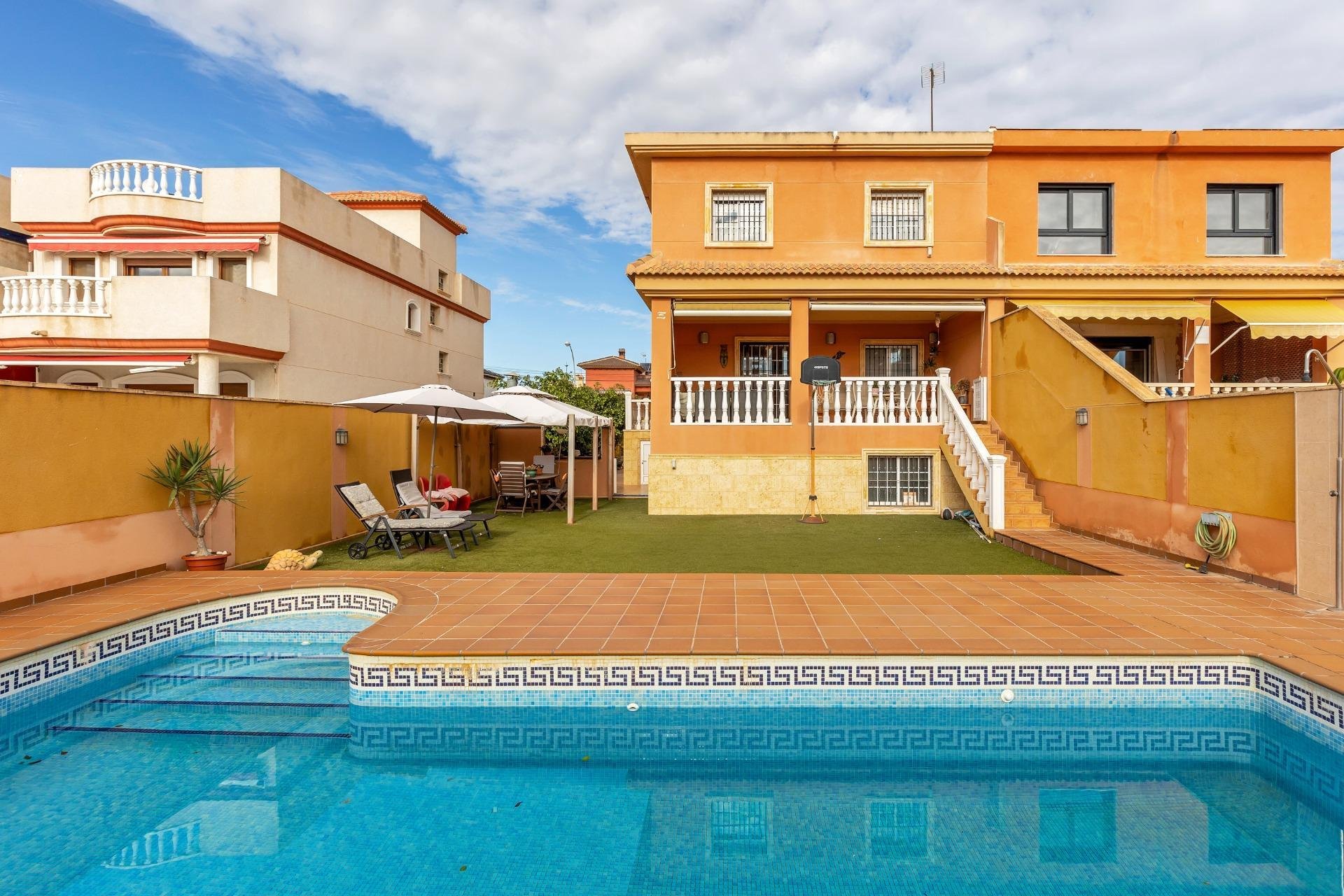 Återförsäljning - Radhus -
Torrevieja - Aguas Nuevas