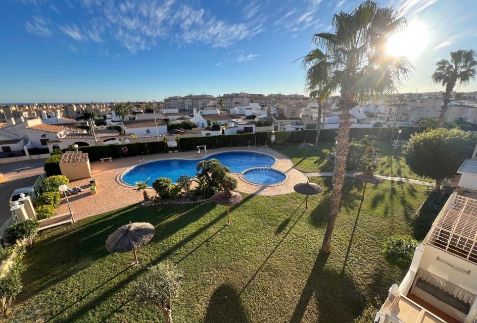 Återförsäljning - Takvåning -
Orihuela Costa - Los Almendros-La Florida