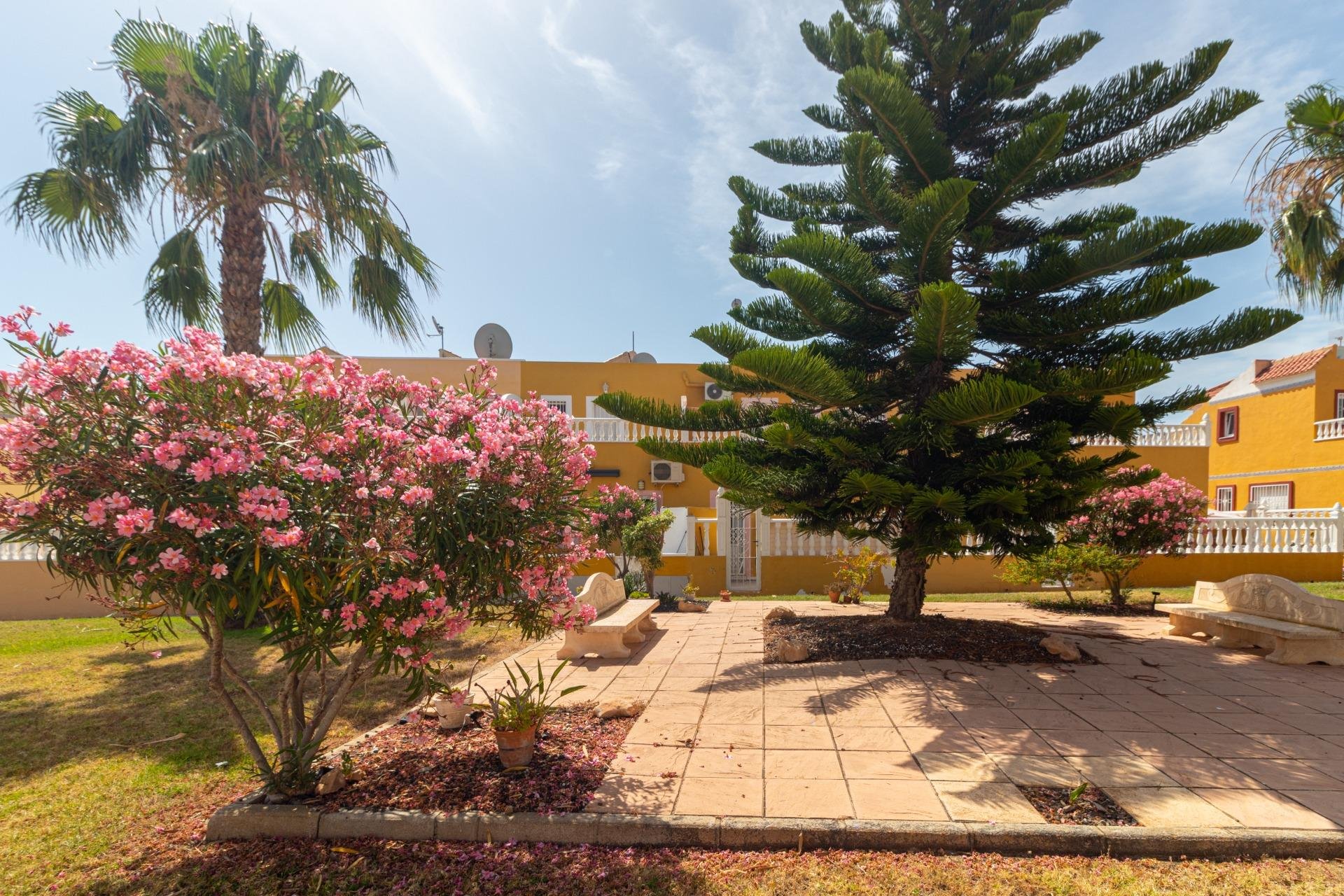 Återförsäljning - Terraced house -
Orihuela Costa - La Regia