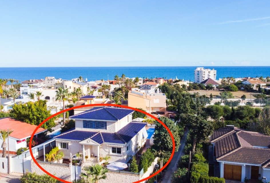 Återförsäljning - Villa -
La Mata - LA MATA
