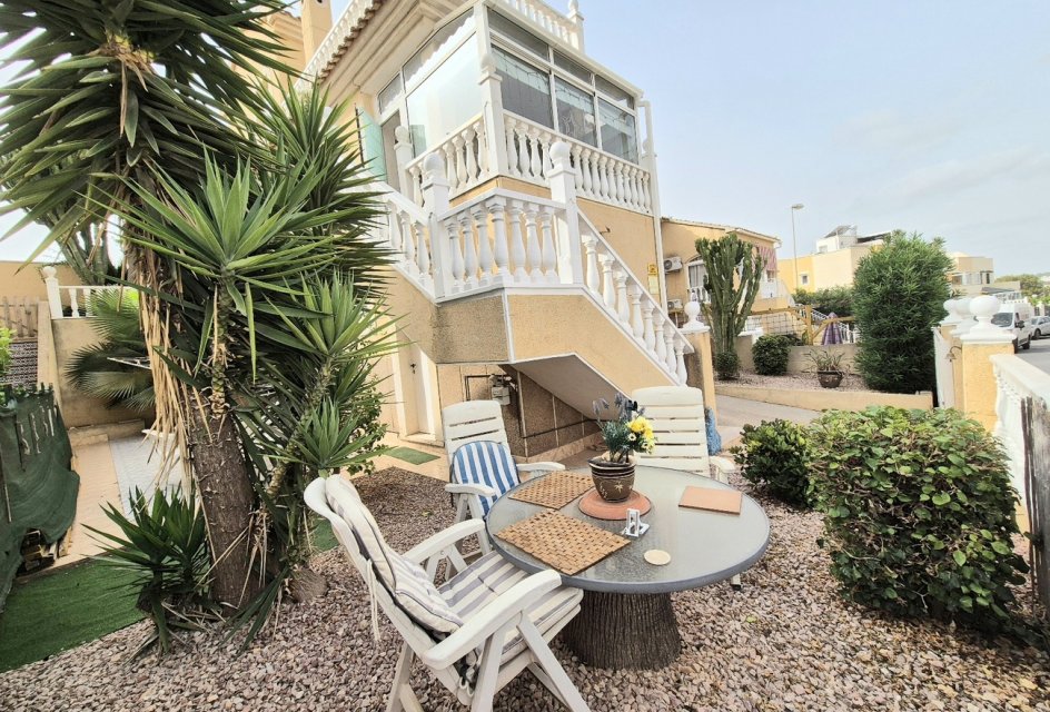 Återförsäljning - Villa -
Los Altos - Costa Blanca