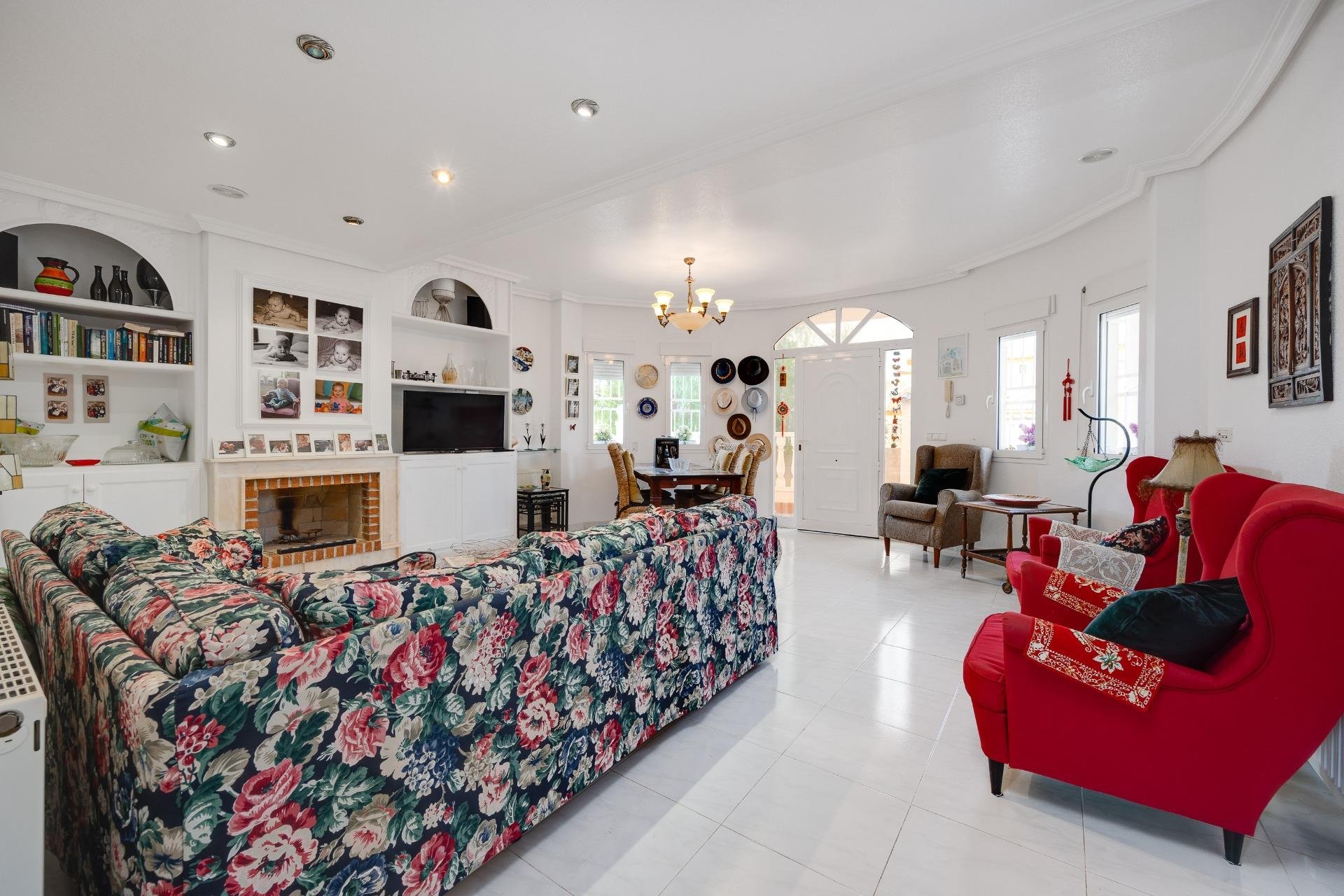 Återförsäljning - Villa -
Orihuela Costa - La Zenia