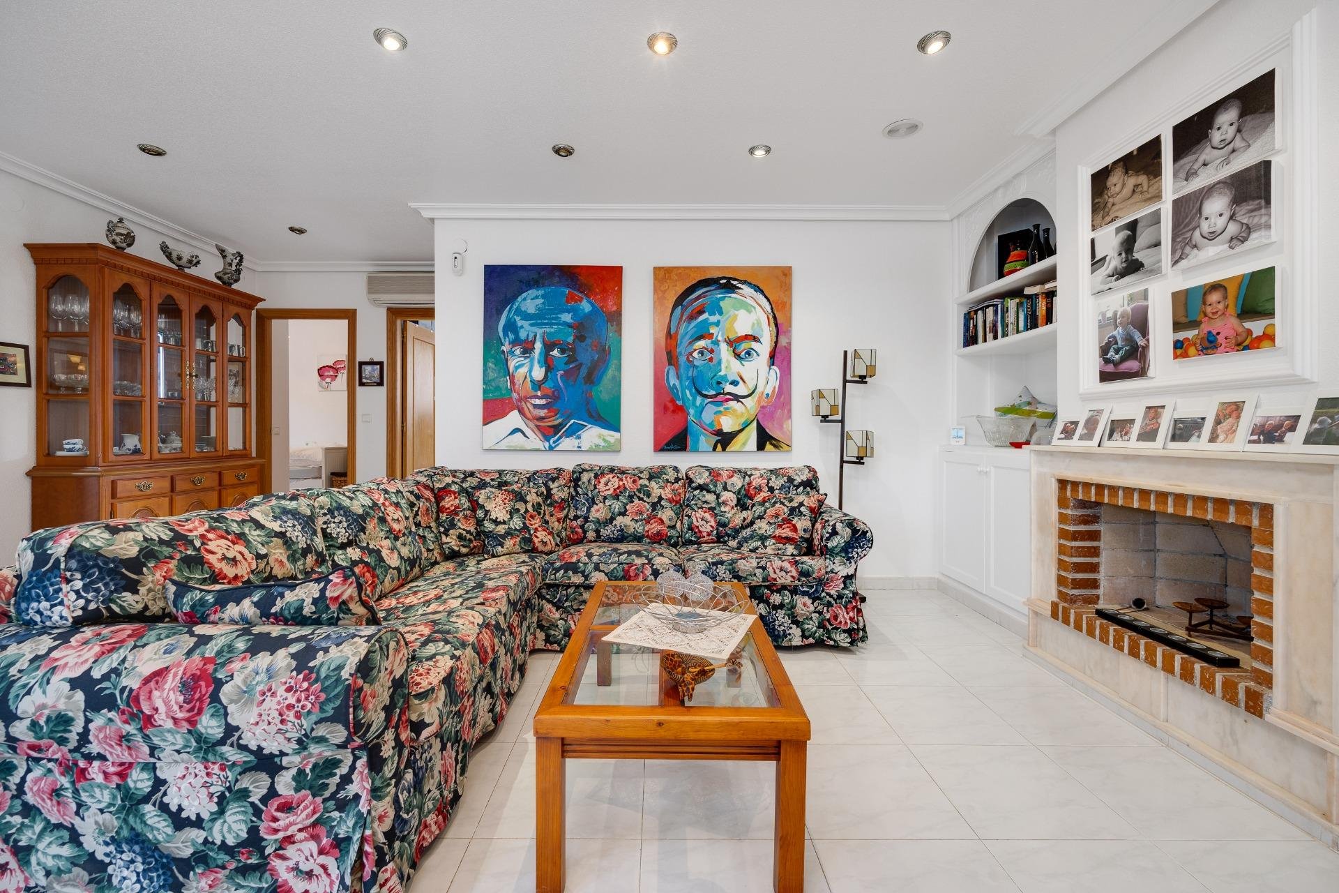 Återförsäljning - Villa -
Orihuela Costa - La Zenia