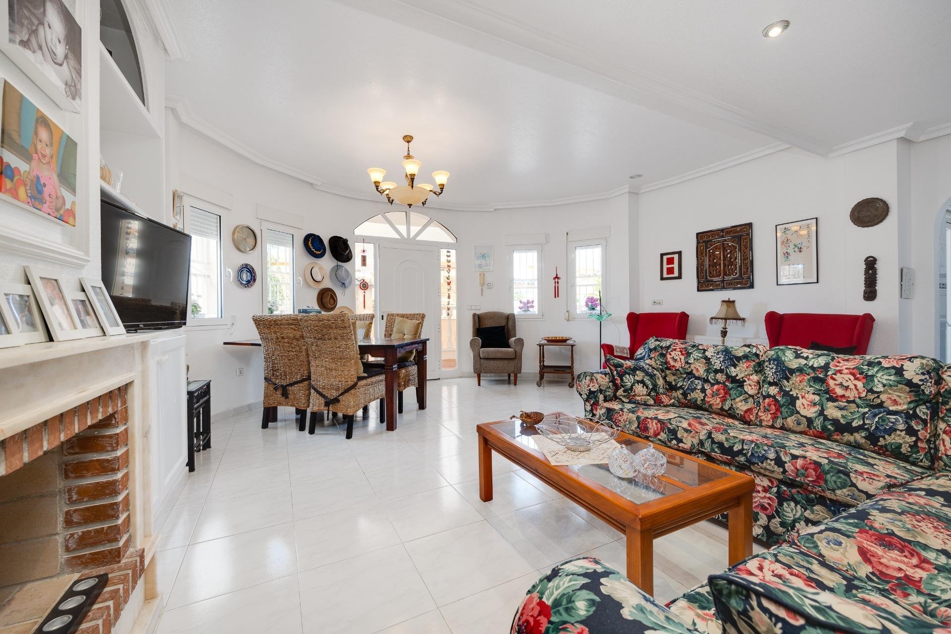 Återförsäljning - Villa -
Orihuela Costa - La Zenia