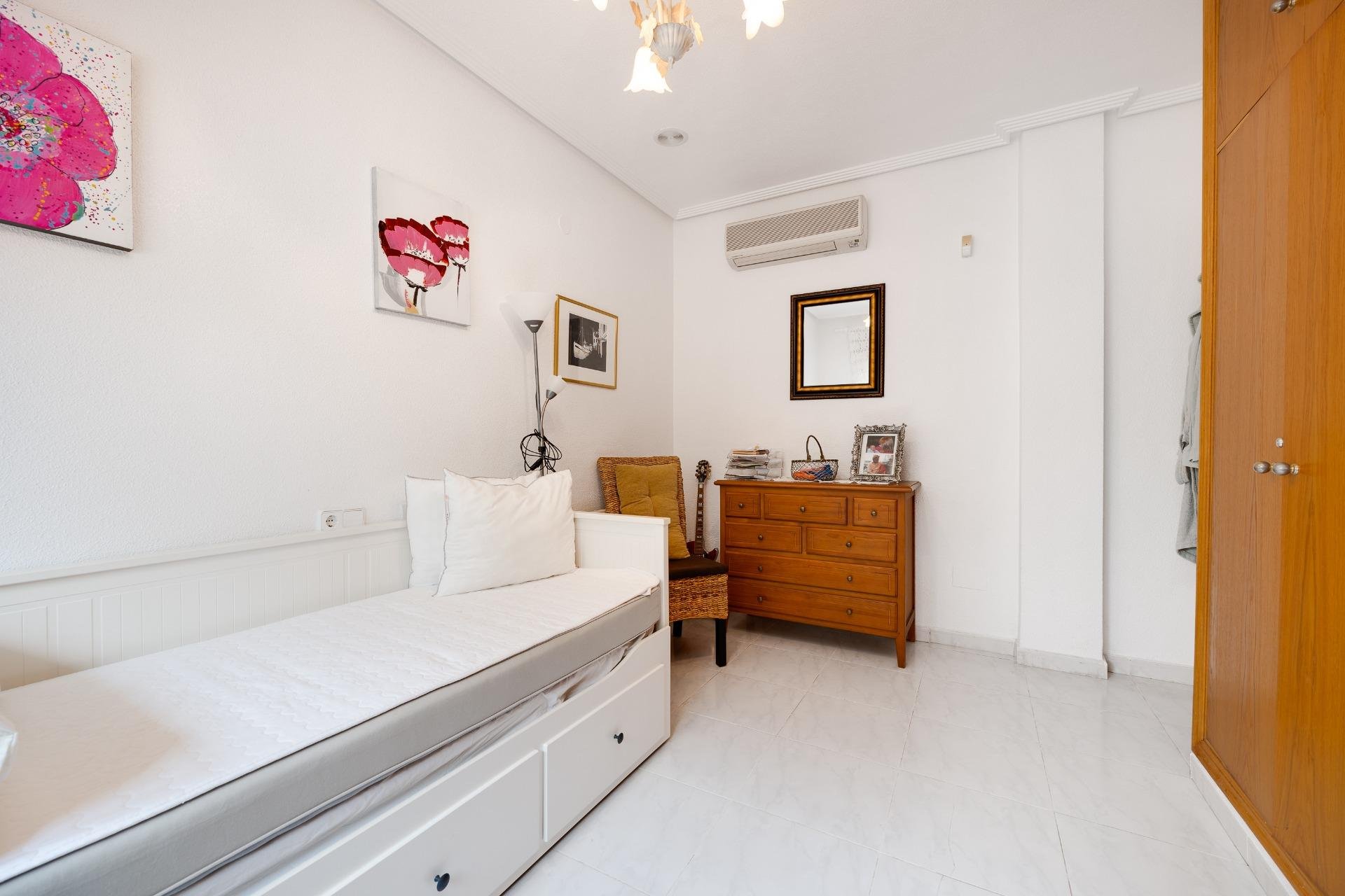 Återförsäljning - Villa -
Orihuela Costa - La Zenia