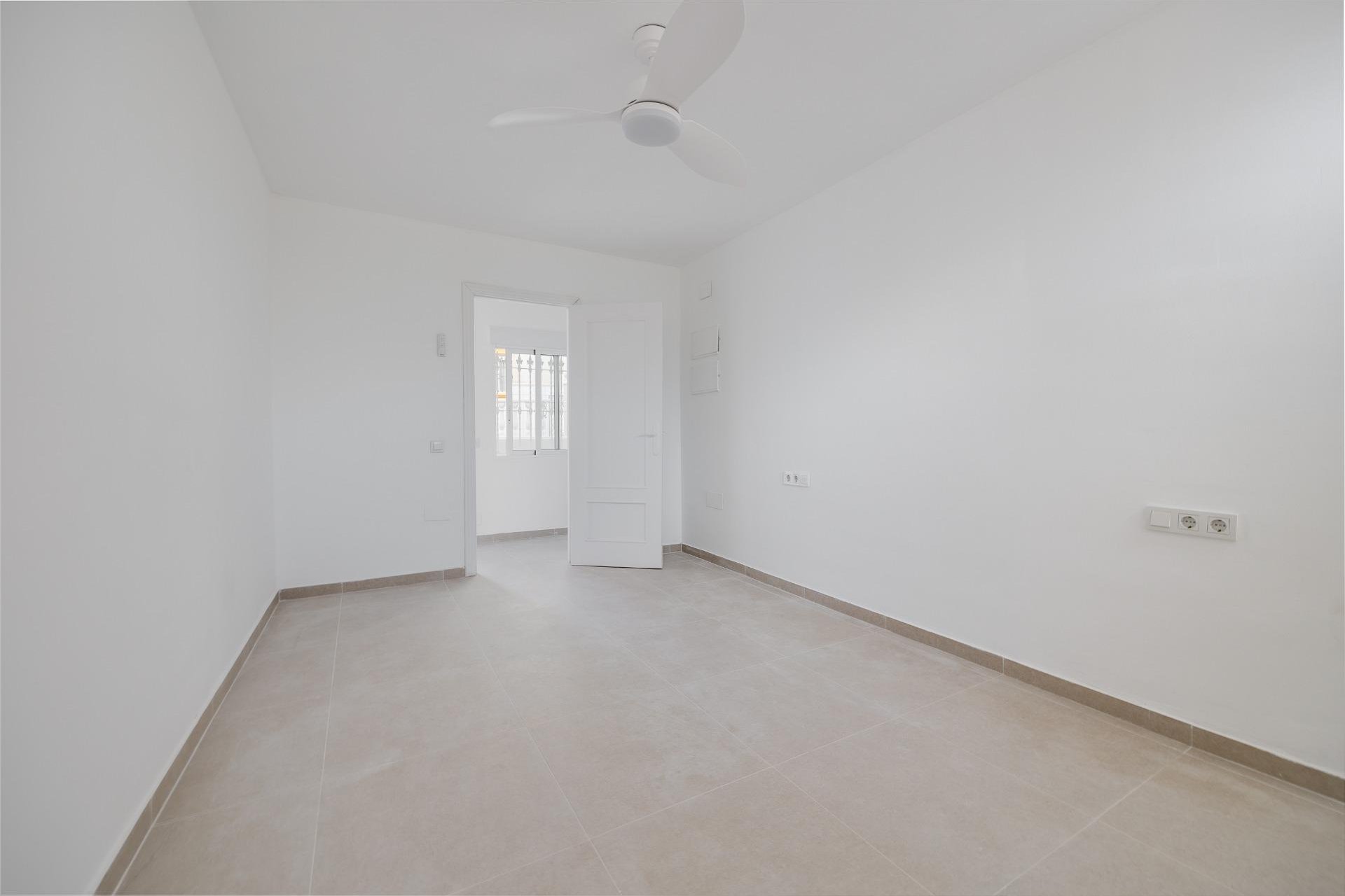 Återförsäljning - Villa -
Orihuela Costa - La Zenia