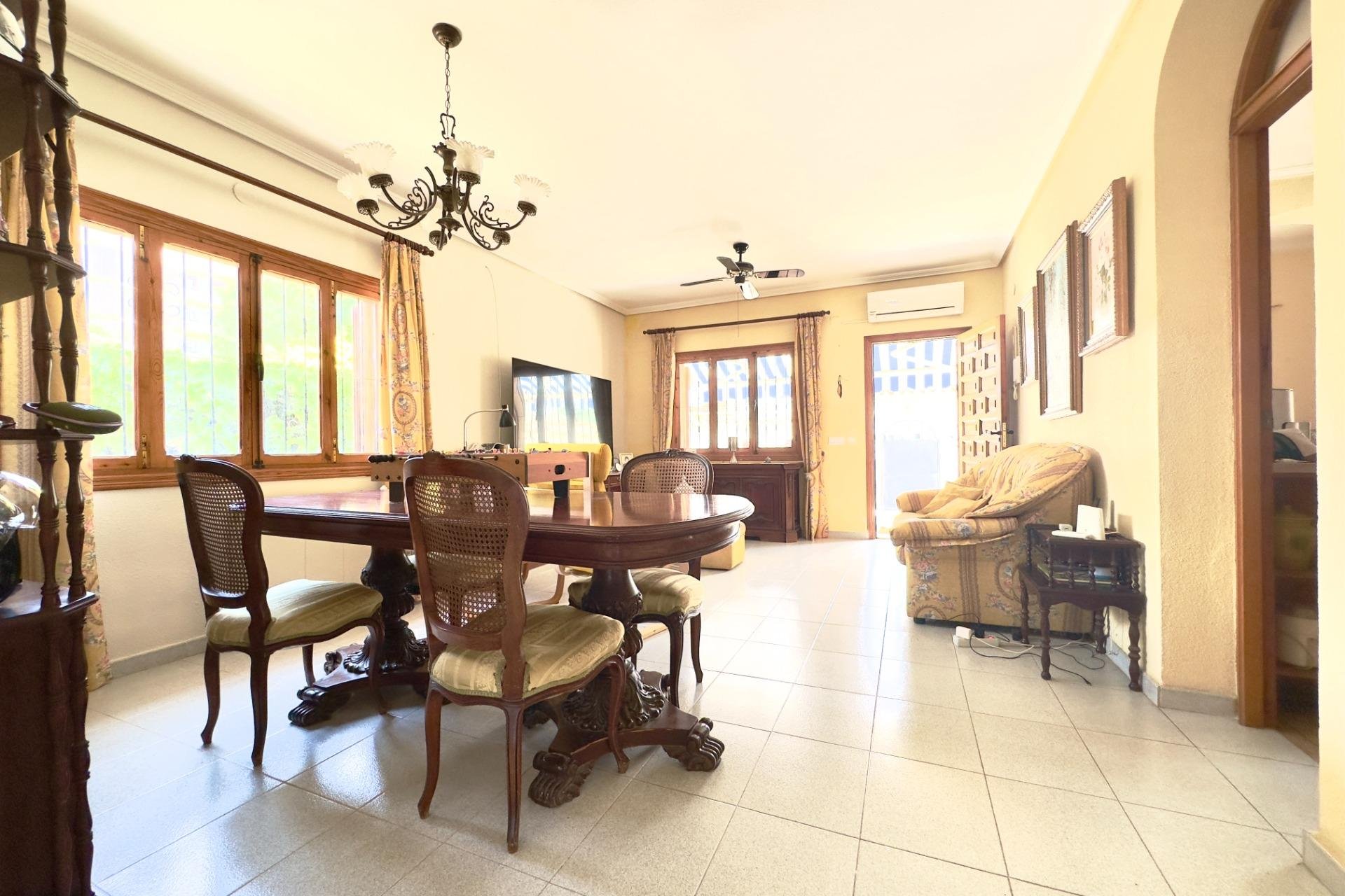 Återförsäljning - Villa -
Orihuela Costa - La Zenia