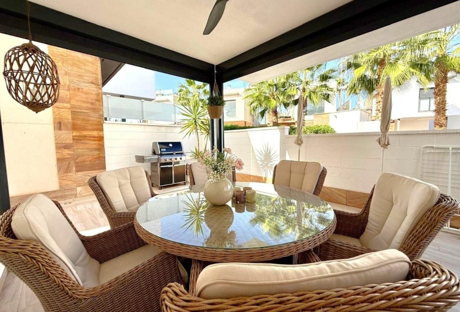 Återförsäljning - Villa -
Orihuela Costa - Lomas de Cabo Roig