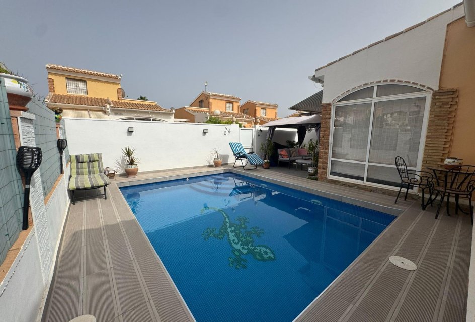 Återförsäljning - Villa -
Orihuela Costa - Los Almendros-La Florida