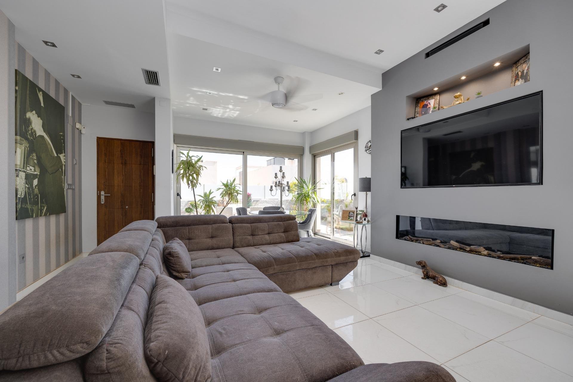 Återförsäljning - Villa -
Orihuela Costa - PAU 26