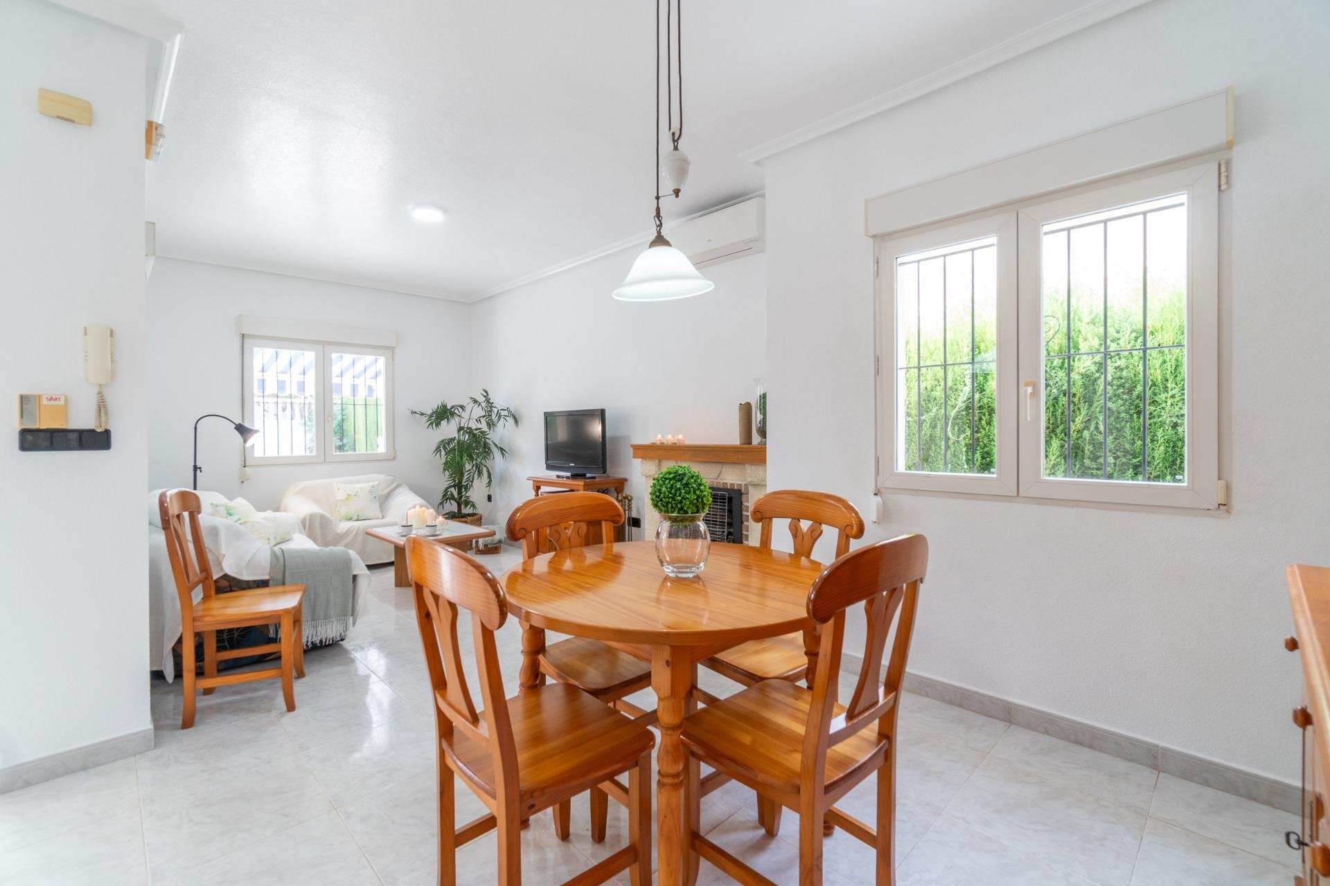 Återförsäljning - Villa -
Orihuela Costa - Playa Flamenca